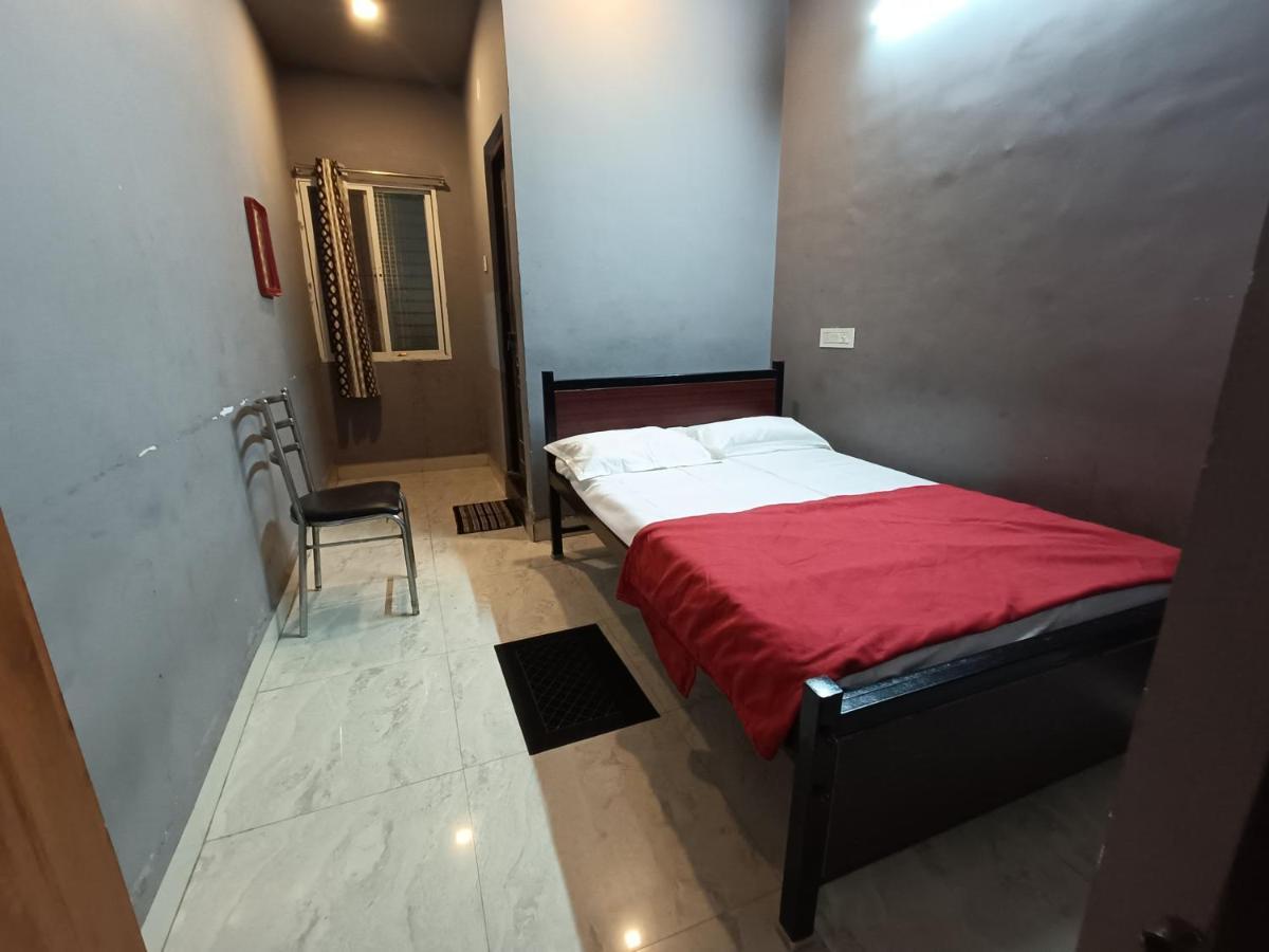 Radhika Lodge Bellary Exterior photo